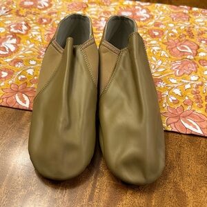 DYNADAN’S Women's Leather Upper Slip-on Jazz Shoe